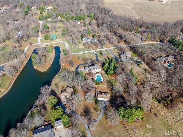 211 Covered Bridge Lane, Belleville, IL 62221