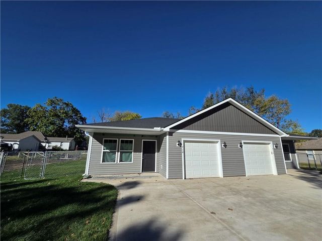 32 E 7th Street, Adrian, MO 64720