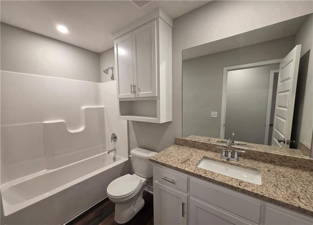 32 E 7th Street, Adrian, MO 64720