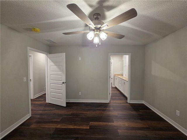 32 E 7th Street, Adrian, MO 64720