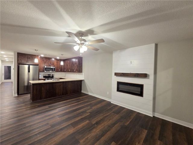 32 E 7th Street, Adrian, MO 64720