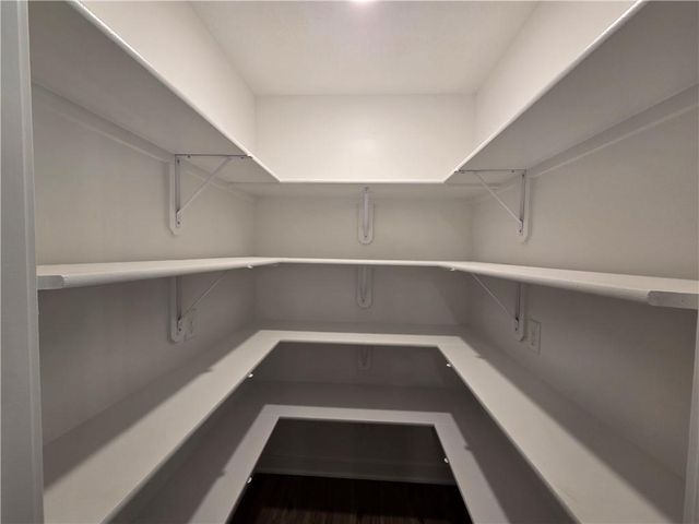 32 E 7th Street, Adrian, MO 64720