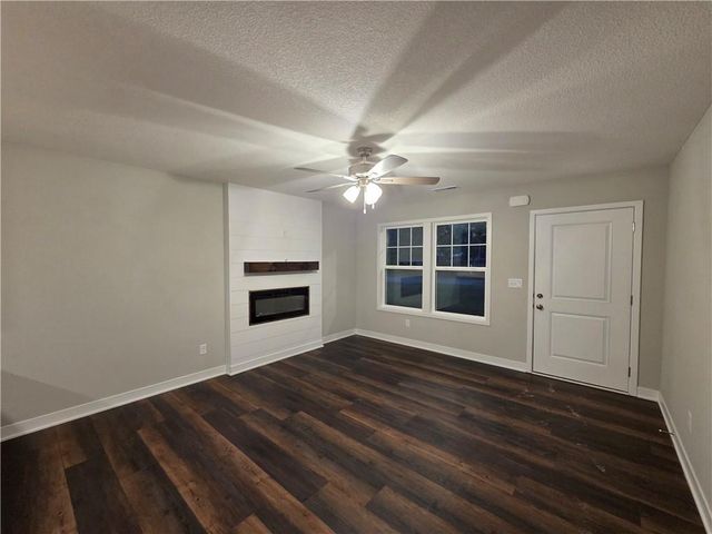 32 E 7th Street, Adrian, MO 64720