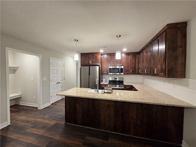 32 E 7th Street, Adrian, MO 64720