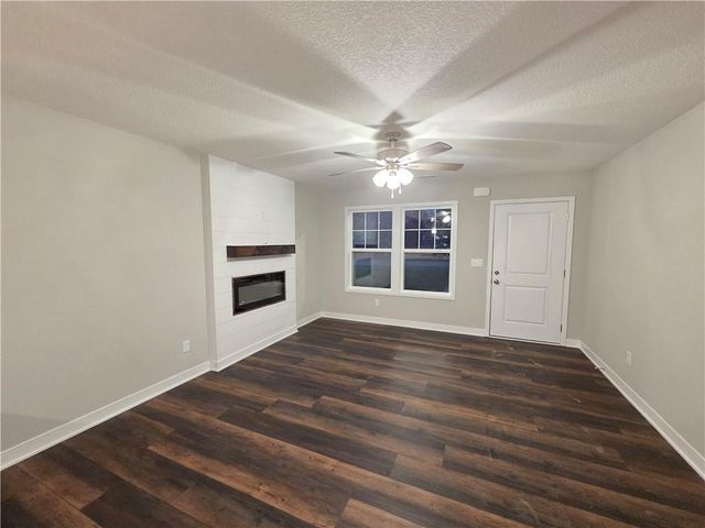 32 E 7th Street, Adrian, MO 64720