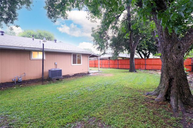 15814 Kenbriar Drive, Houston, TX 77489