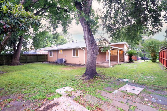 15814 Kenbriar Drive, Houston, TX 77489