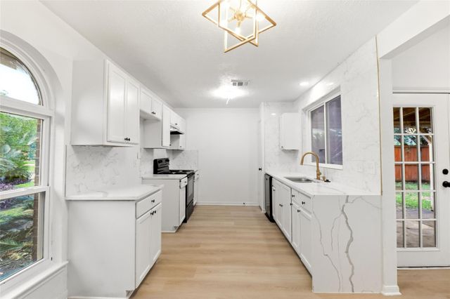 15814 Kenbriar Drive, Houston, TX 77489