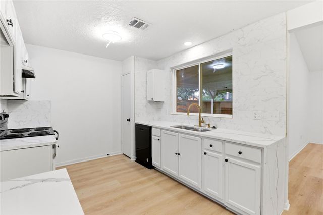 15814 Kenbriar Drive, Houston, TX 77489