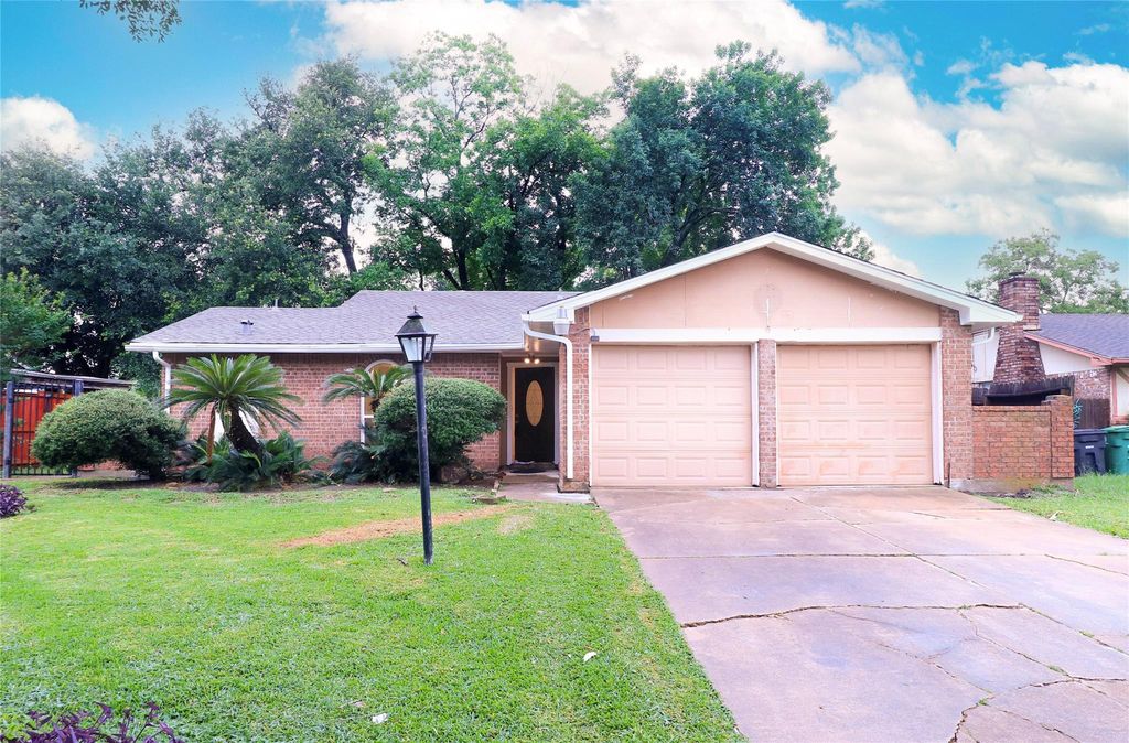 15814 Kenbriar Drive, Houston, TX 77489
