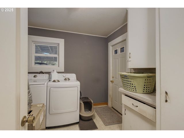 307 SHERMAN St, Amity, OR 97101