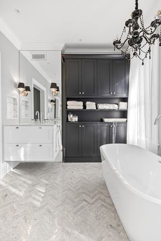 28 Lawrence St, Boston, MA 02116
