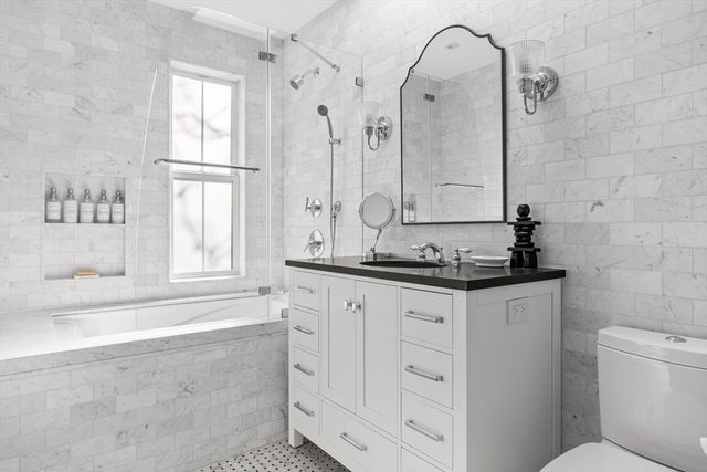 28 Lawrence St, Boston, MA 02116