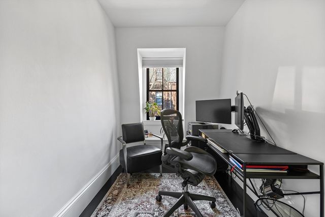 28 Lawrence St, Boston, MA 02116