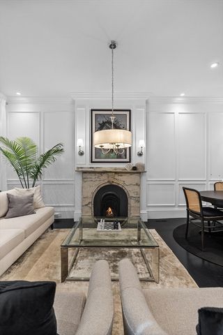 28 Lawrence St, Boston, MA 02116