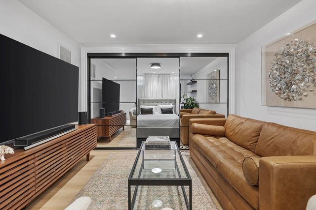 28 Lawrence St, Boston, MA 02116