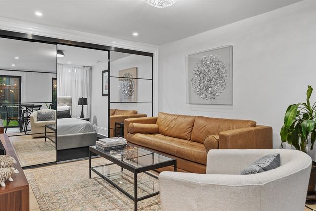 28 Lawrence St, Boston, MA 02116