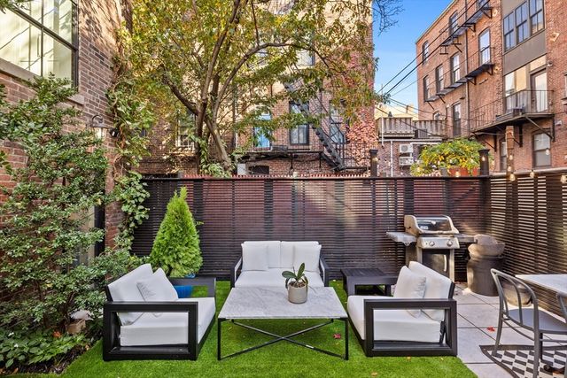 28 Lawrence St, Boston, MA 02116