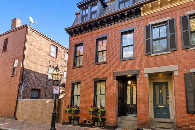 28 Lawrence St, Boston, MA 02116