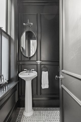 28 Lawrence St, Boston, MA 02116