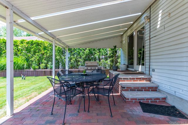 977 Woodcliff Drive, Franklin Square, NY 11010