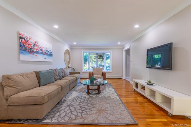 977 Woodcliff Drive, Franklin Square, NY 11010