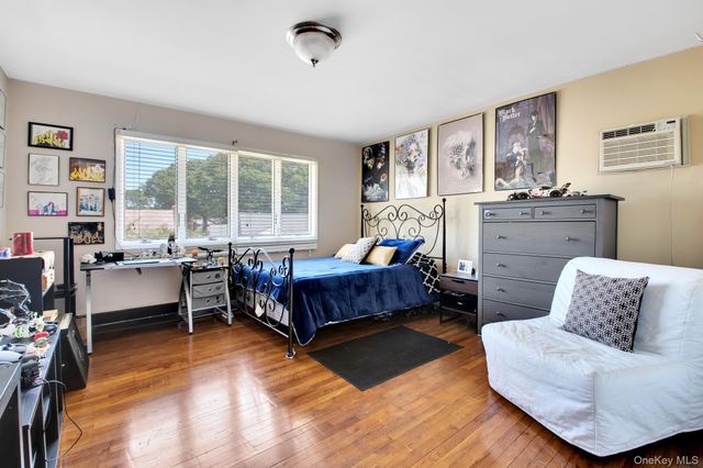 977 Woodcliff Drive, Franklin Square, NY 11010