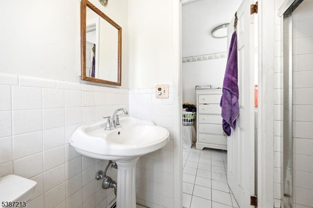 5 Storms Pl, Wanaque Boro, NJ 07420