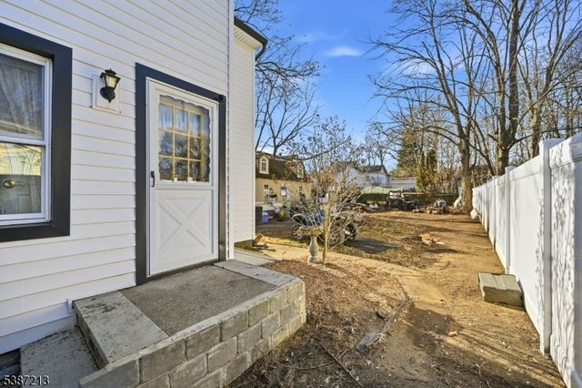 5 Storms Pl, Wanaque Boro, NJ 07420
