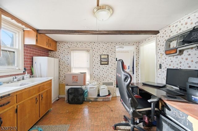 5 Storms Pl, Wanaque Boro, NJ 07420