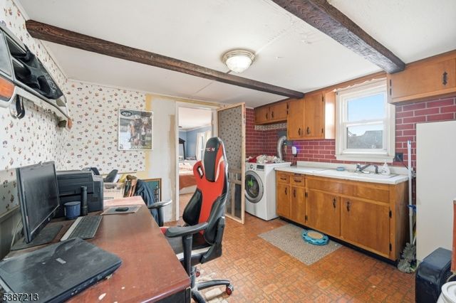 5 Storms Pl, Wanaque Boro, NJ 07420