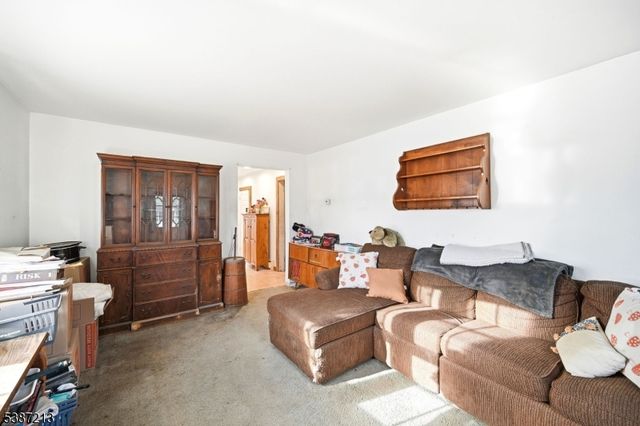 5 Storms Pl, Wanaque Boro, NJ 07420