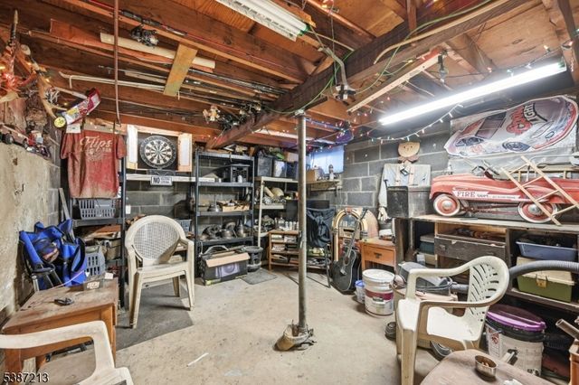 5 Storms Pl, Wanaque Boro, NJ 07420