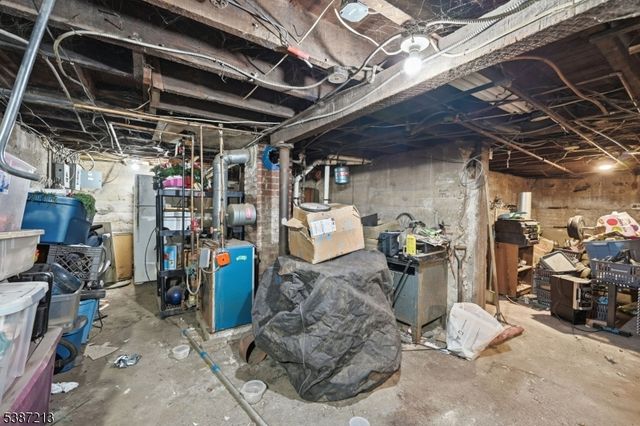 5 Storms Pl, Wanaque Boro, NJ 07420