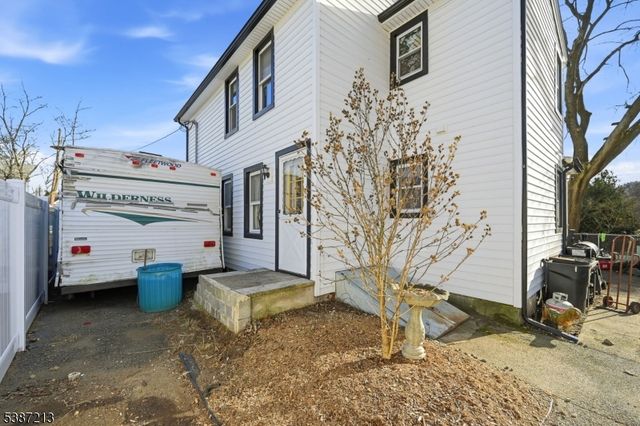5 Storms Pl, Wanaque Boro, NJ 07420