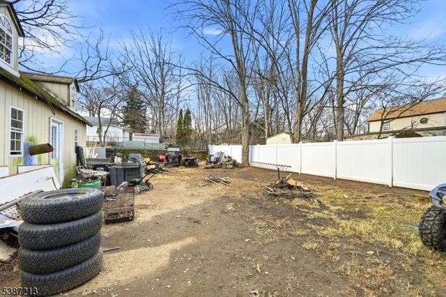 5 Storms Pl, Wanaque Boro, NJ 07420