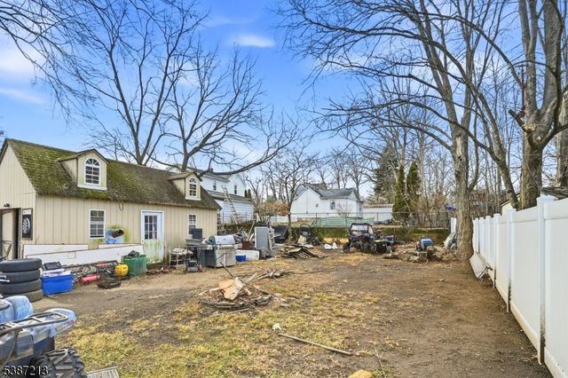 5 Storms Pl, Wanaque Boro, NJ 07420
