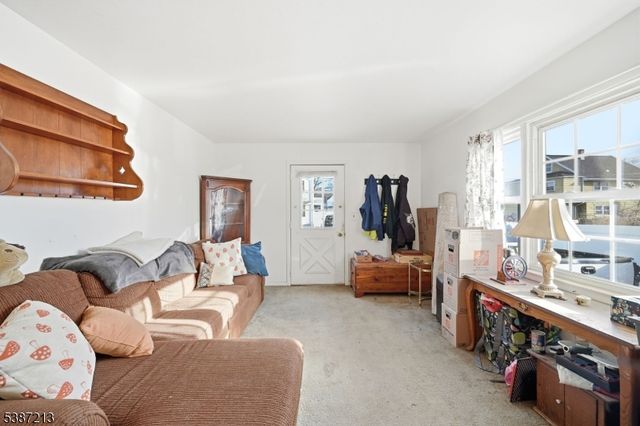 5 Storms Pl, Wanaque Boro, NJ 07420