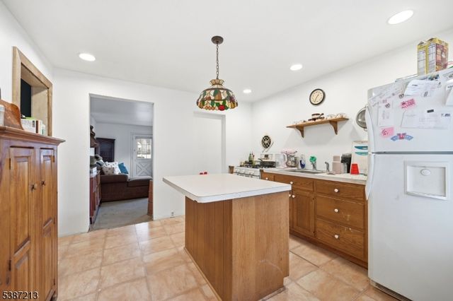 5 Storms Pl, Wanaque Boro, NJ 07420