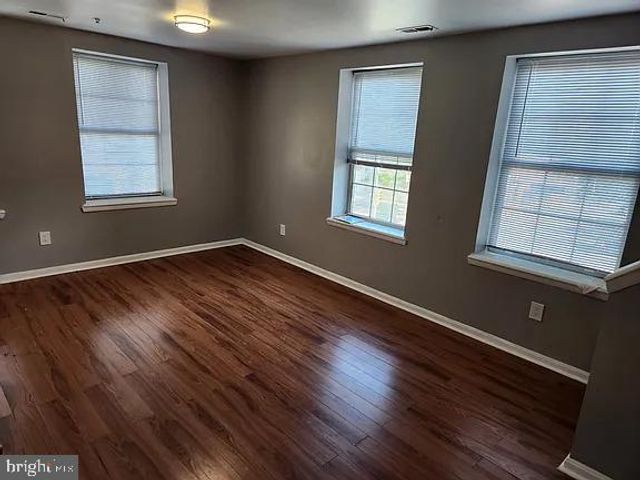 100 W NORTH AVE, Baltimore, MD 21201