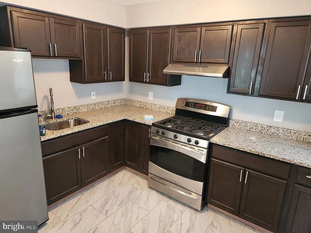 100 W NORTH AVE, Baltimore, MD 21201