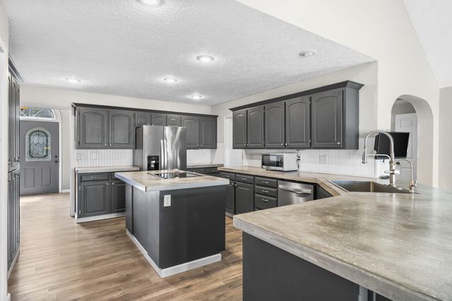 2069 Preakness Drive, Nixa, MO 65714