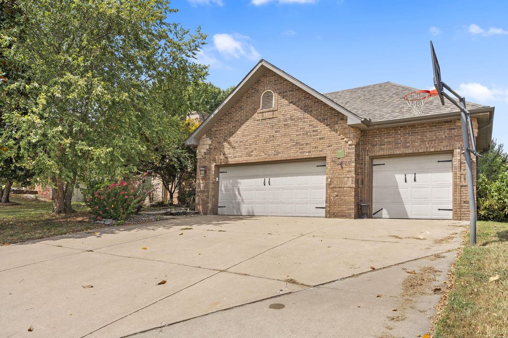 2069 Preakness Drive, Nixa, MO 65714