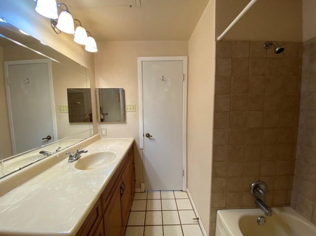 806 W 24th ST 119, Austin, TX 78705