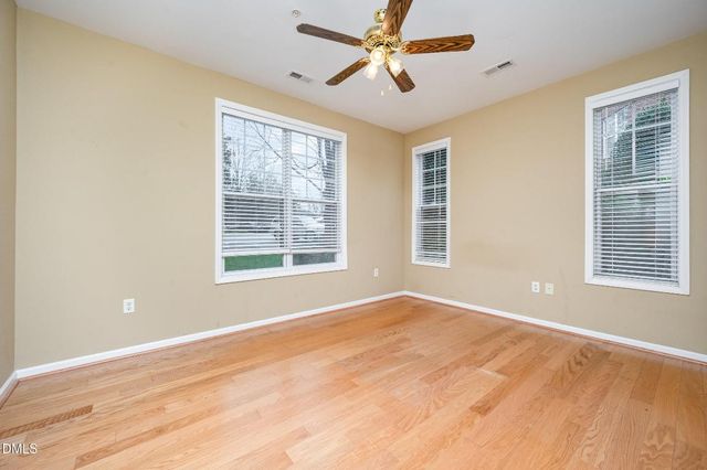 8041 Allyns Landing Way 101, Raleigh, NC 27615