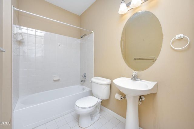 8041 Allyns Landing Way 101, Raleigh, NC 27615