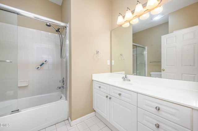 8041 Allyns Landing Way 101, Raleigh, NC 27615