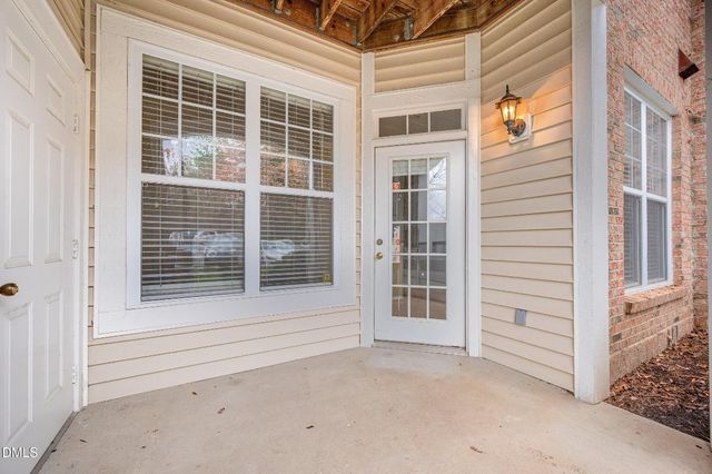 8041 Allyns Landing Way 101, Raleigh, NC 27615