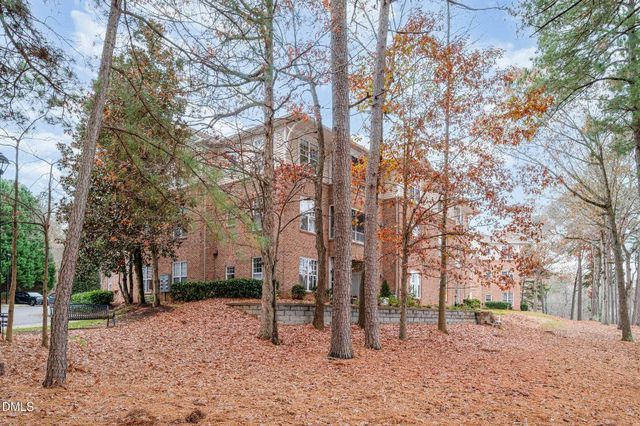 8041 Allyns Landing Way 101, Raleigh, NC 27615