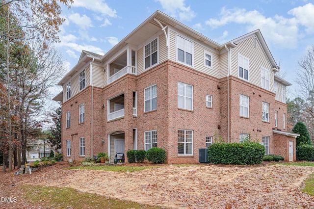 8041 Allyns Landing Way 101, Raleigh, NC 27615